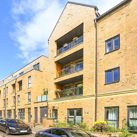 Idyllic Thames Riverside Apartment With Free Parking ไอล์เวิร์ธ ภายนอก รูปภาพ