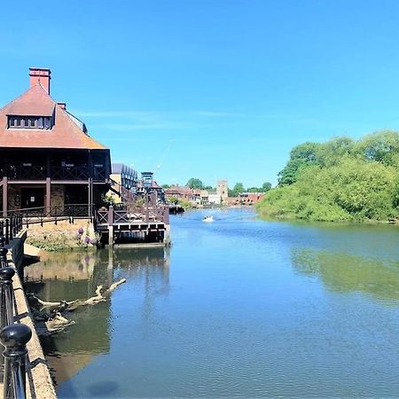 Idyllic Thames Riverside Apartment With Free Parking ไอล์เวิร์ธ ภายนอก รูปภาพ