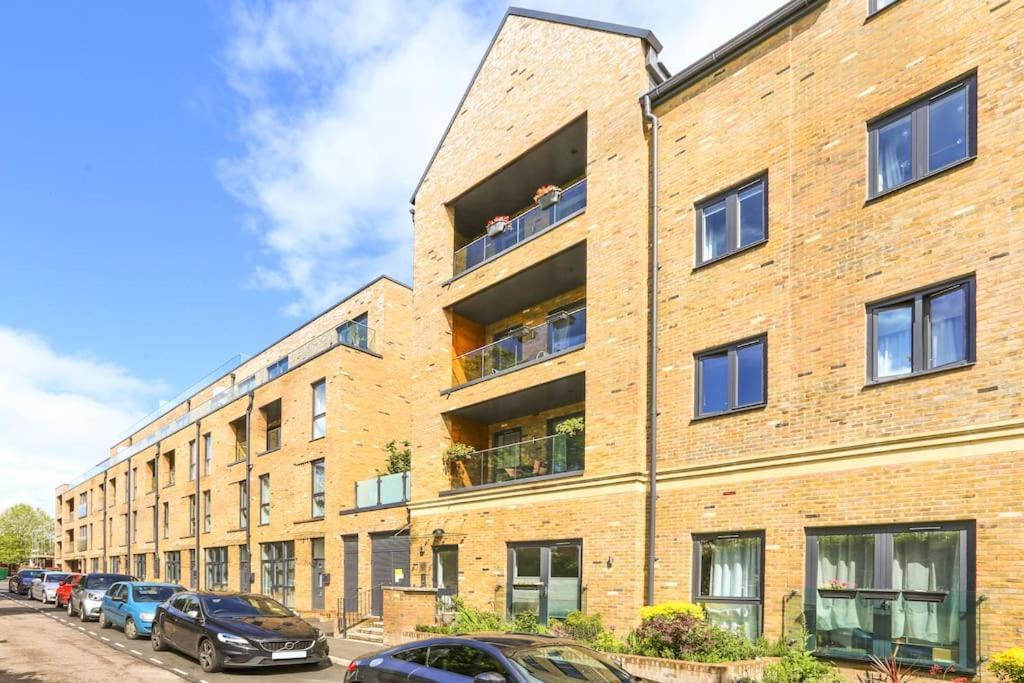 Idyllic Thames Riverside Apartment With Free Parking ไอล์เวิร์ธ ภายนอก รูปภาพ