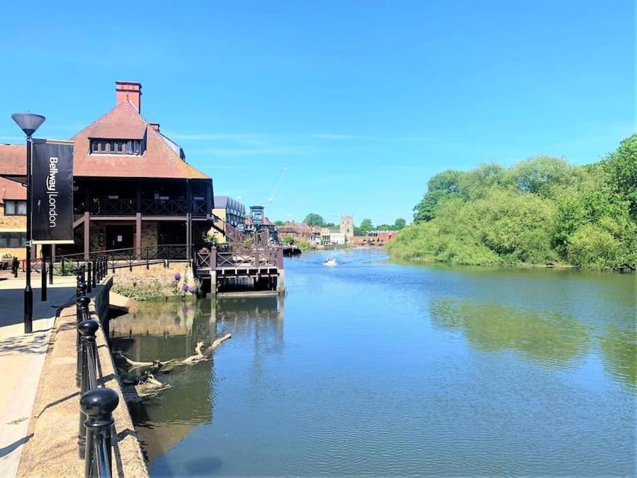 Idyllic Thames Riverside Apartment With Free Parking ไอล์เวิร์ธ ภายนอก รูปภาพ