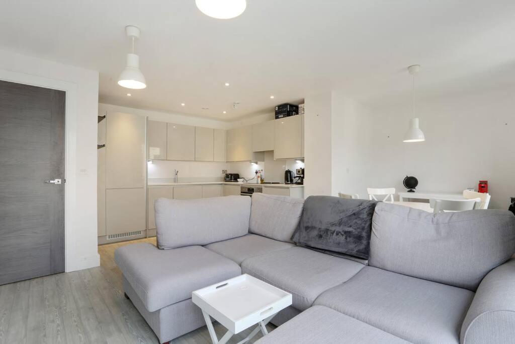 Idyllic Thames Riverside Apartment With Free Parking ไอล์เวิร์ธ ภายนอก รูปภาพ