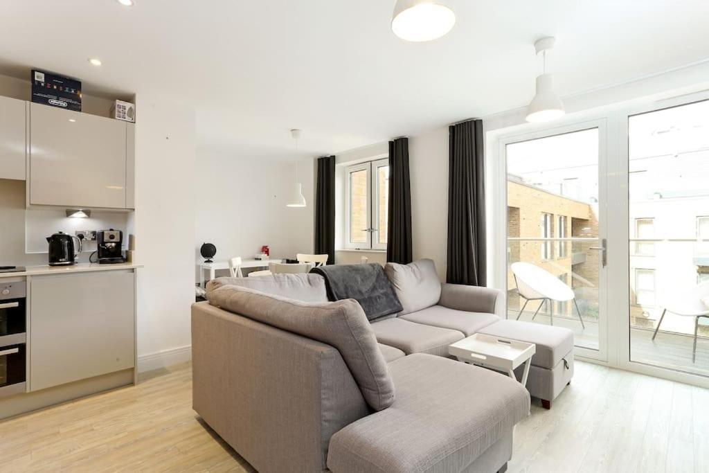 Idyllic Thames Riverside Apartment With Free Parking ไอล์เวิร์ธ ภายนอก รูปภาพ
