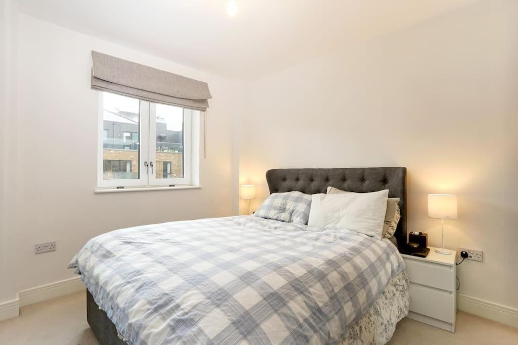 Idyllic Thames Riverside Apartment With Free Parking ไอล์เวิร์ธ ภายนอก รูปภาพ