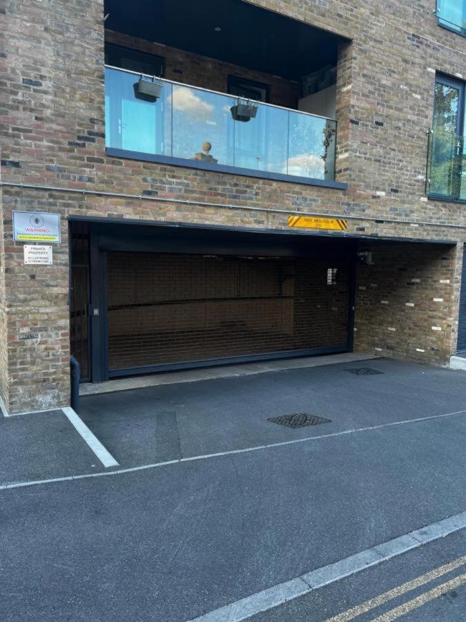 Idyllic Thames Riverside Apartment With Free Parking ไอล์เวิร์ธ ภายนอก รูปภาพ